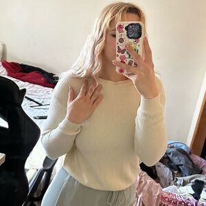 🍄 Brandy Melville cream slouchy sweater
